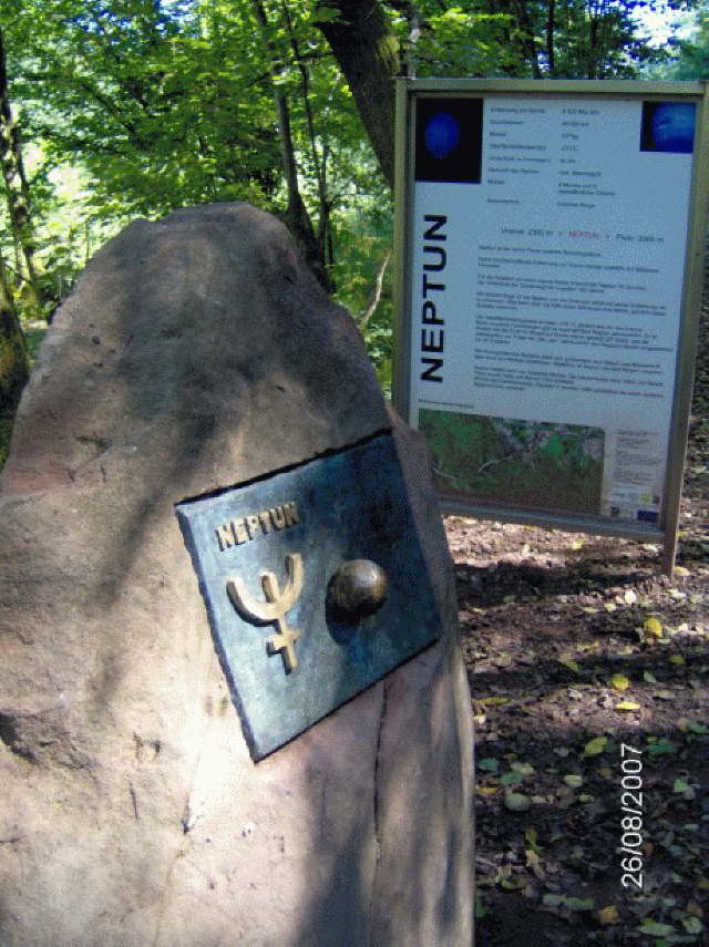 Neptun mit Infotafel